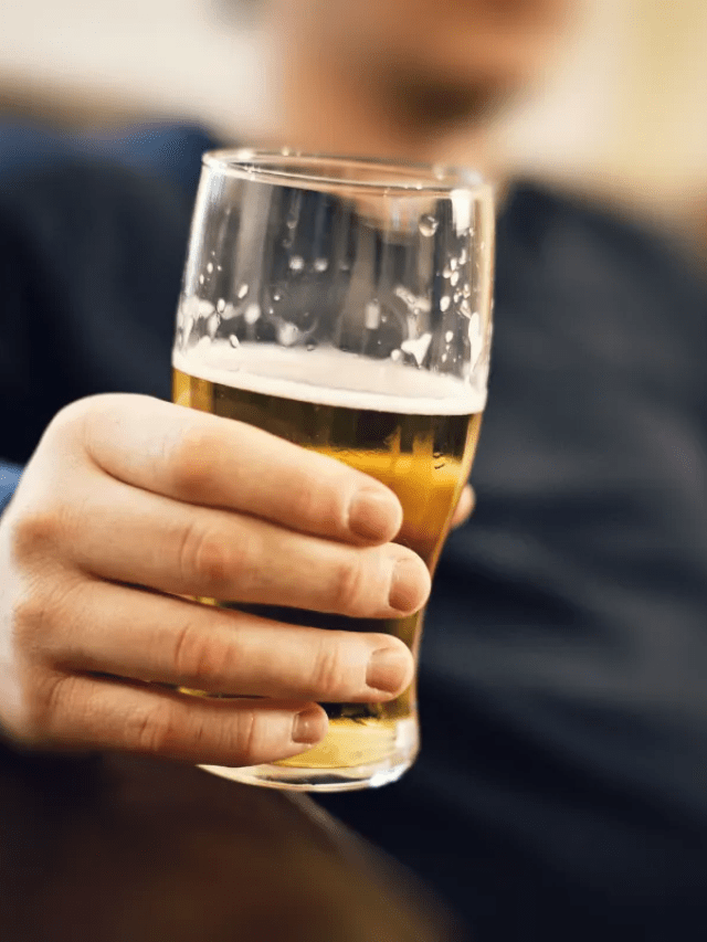 Abuso de álcool, mesmo raro, triplica risco de fibrose no fígado