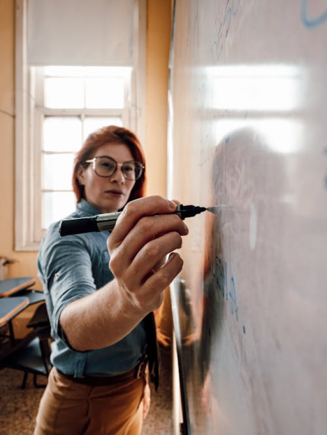 Entenda o cálculo que reajusta o piso salarial dos professores