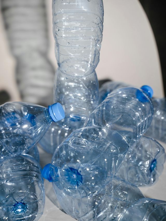 É possível fazer “detox” de plástico? O que a ciência (ainda não) sabe