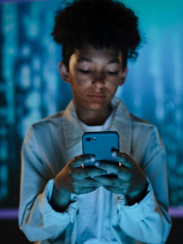Veja quais países regulam acesso de crianças às redes sociais