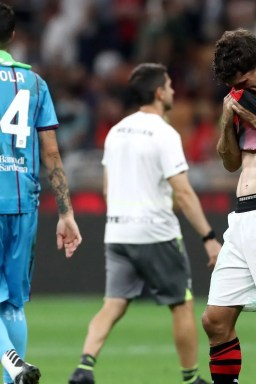 Juventus e Milan ficam fora da Champions League após quase 35 anos
