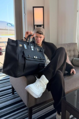 Haaland, atacante da Noruega, coleciona bolsas de luxo; veja