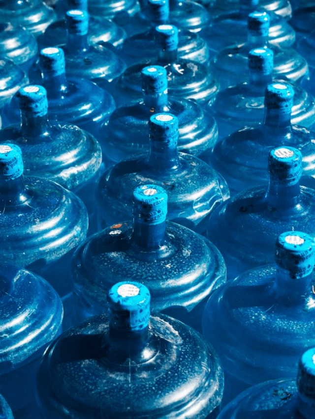 Bactéria em água Crystal: Mais de 300 mil garrafas serão recolhidas