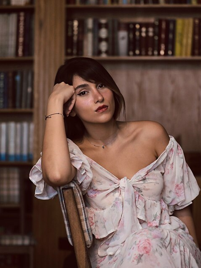 Quem é a iraniana condenada a 74 chibatadas por cantar sem hijab?