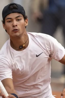 Guto Miguel vence, faz história e é campeão juvenil de Roland Garros