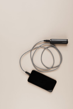 Quais são os erros que destroem o cabo do seu celular?