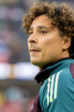 Ochoa joga pelo México, mas não iguala recorde de Messi e CR7; entenda
