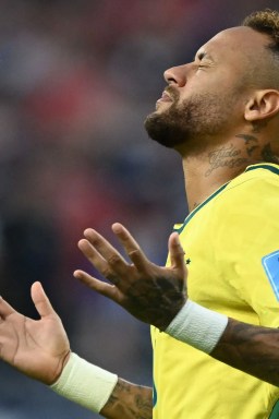 Neymar se emociona após retorno à Seleção: “Derramei lágrimas”