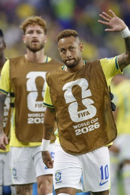 Jornal aponta três caminhos para Neymar após despedida da Seleção; veja