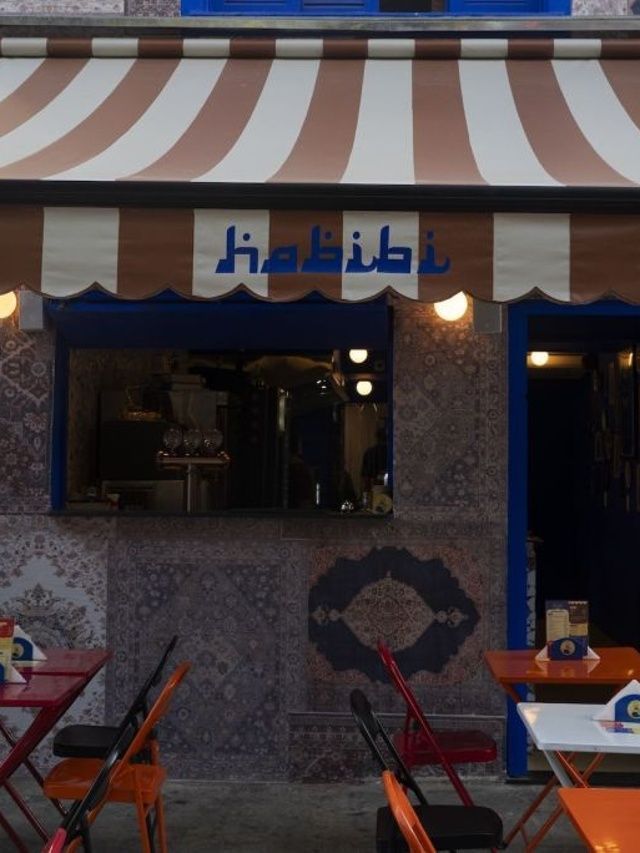 Mesas na calçada, chopp gelado e comida árabe: conheça a Adega Habibi