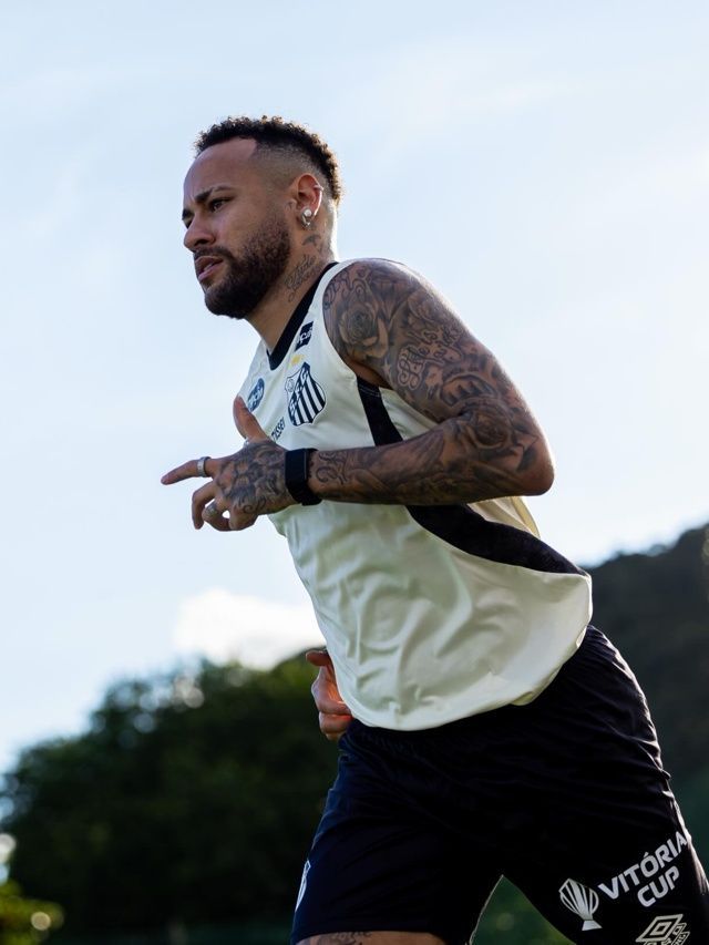 Neymar nega atrito com jovens do Santos e chama reportagem de mentira