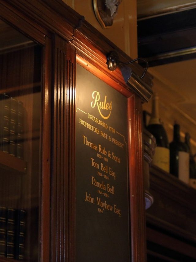Como é o restaurante mais antigo de Londres, que funciona desde 1798
