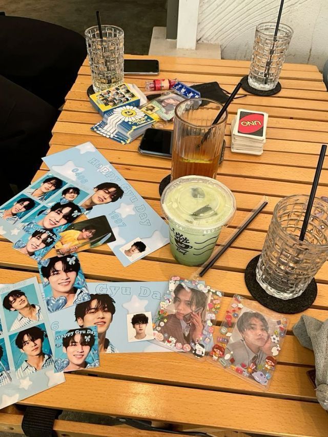 Cafés de aniversário na Coreia do Sul viram templos para fãs de K-pop