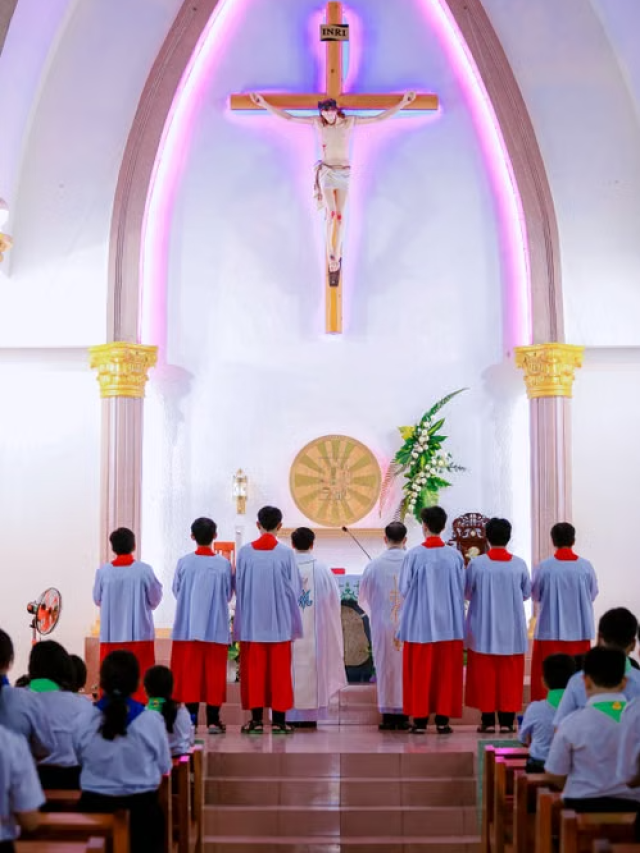 Entenda o que significa ser excomungado da Igreja Católica