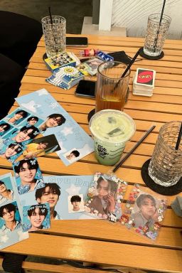 Cafés de aniversário na Coreia do Sul viram templos para fãs de K-pop