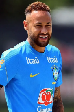 Neymar compra iate de R$ 120 milhões com heliponto e 6 suítes; veja fotos