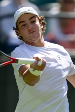 João Fonseca repete campanha de 2025 e não vai além em Wimbledon