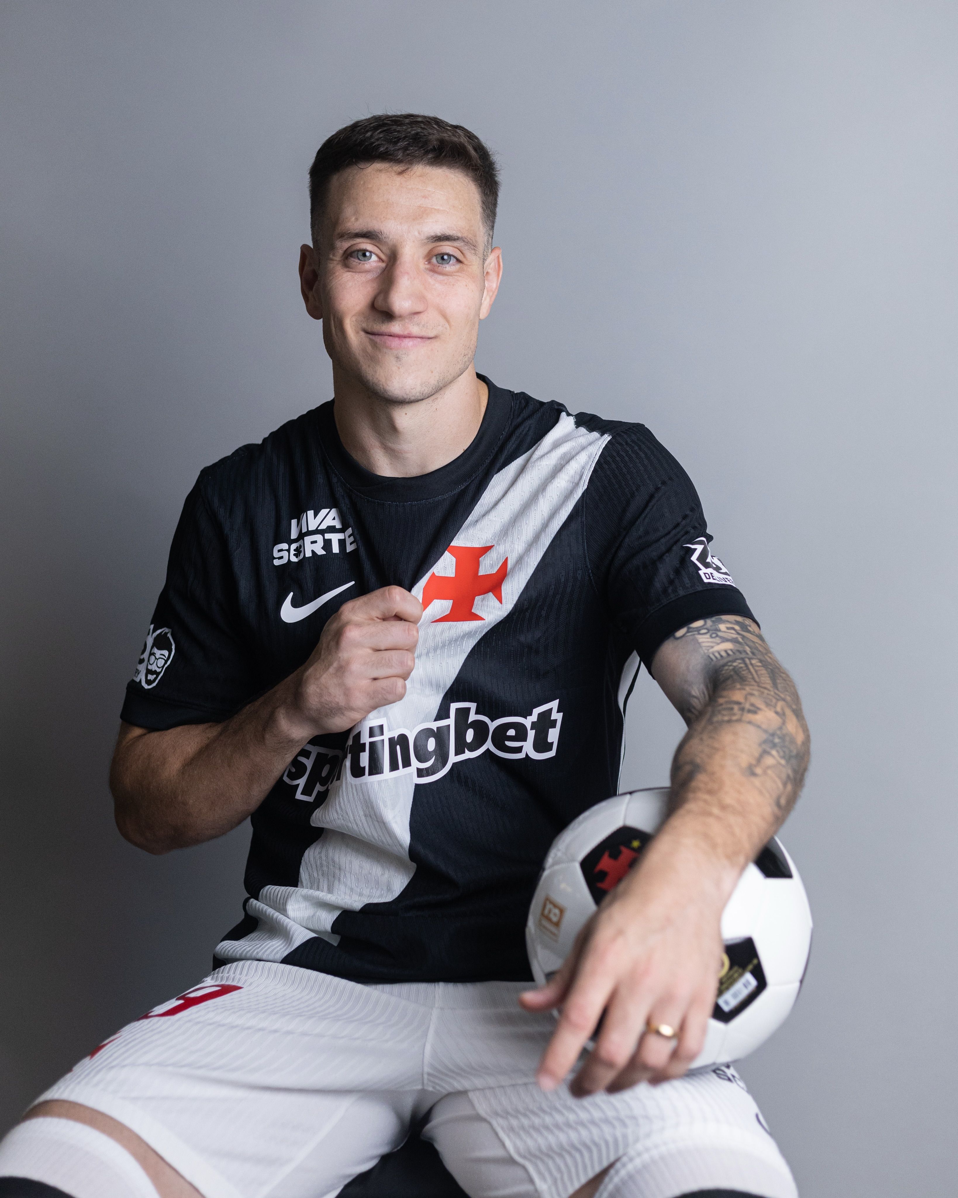 Vasco contrata Bruno Duarte, atacante ex-Estrela Vermelha