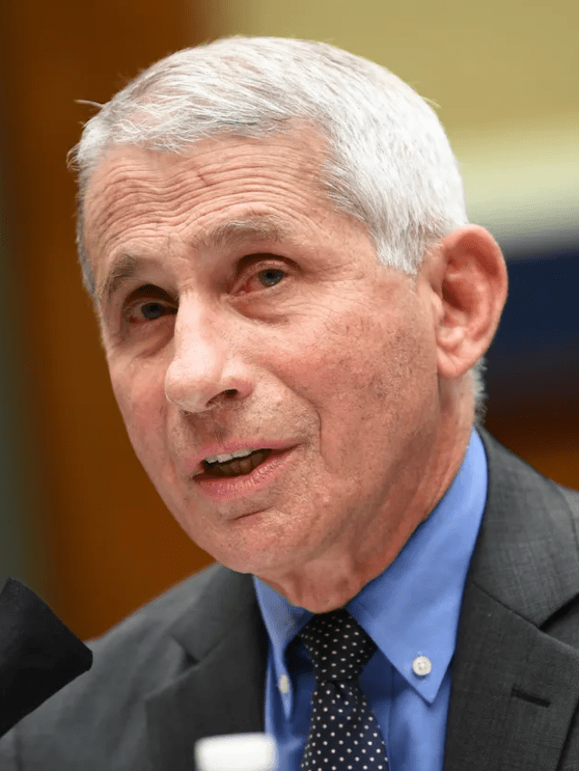 Quem é Anthony Fauci, médico acusado de desacato pelo Congresso dos EUA?