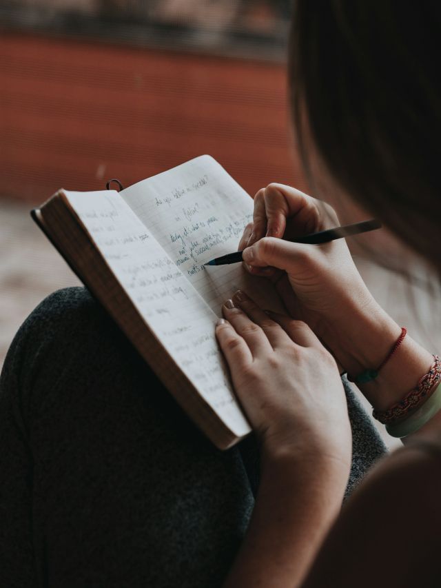 64,8% dos alunos saem do ensino médio sem aprender português adequadamente