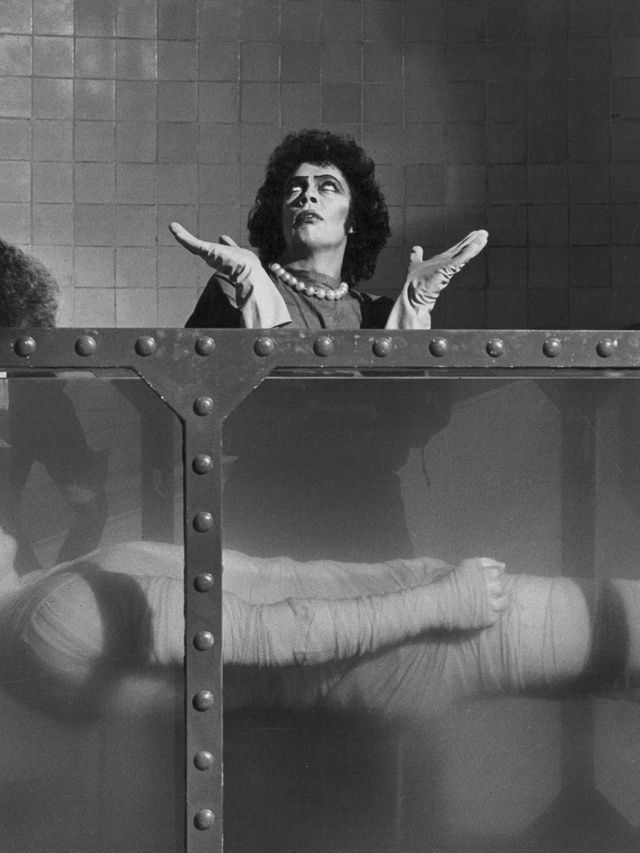 Conheça Tim Curry, estrela de “Rocky Horror” que faleceu aos 80 anos