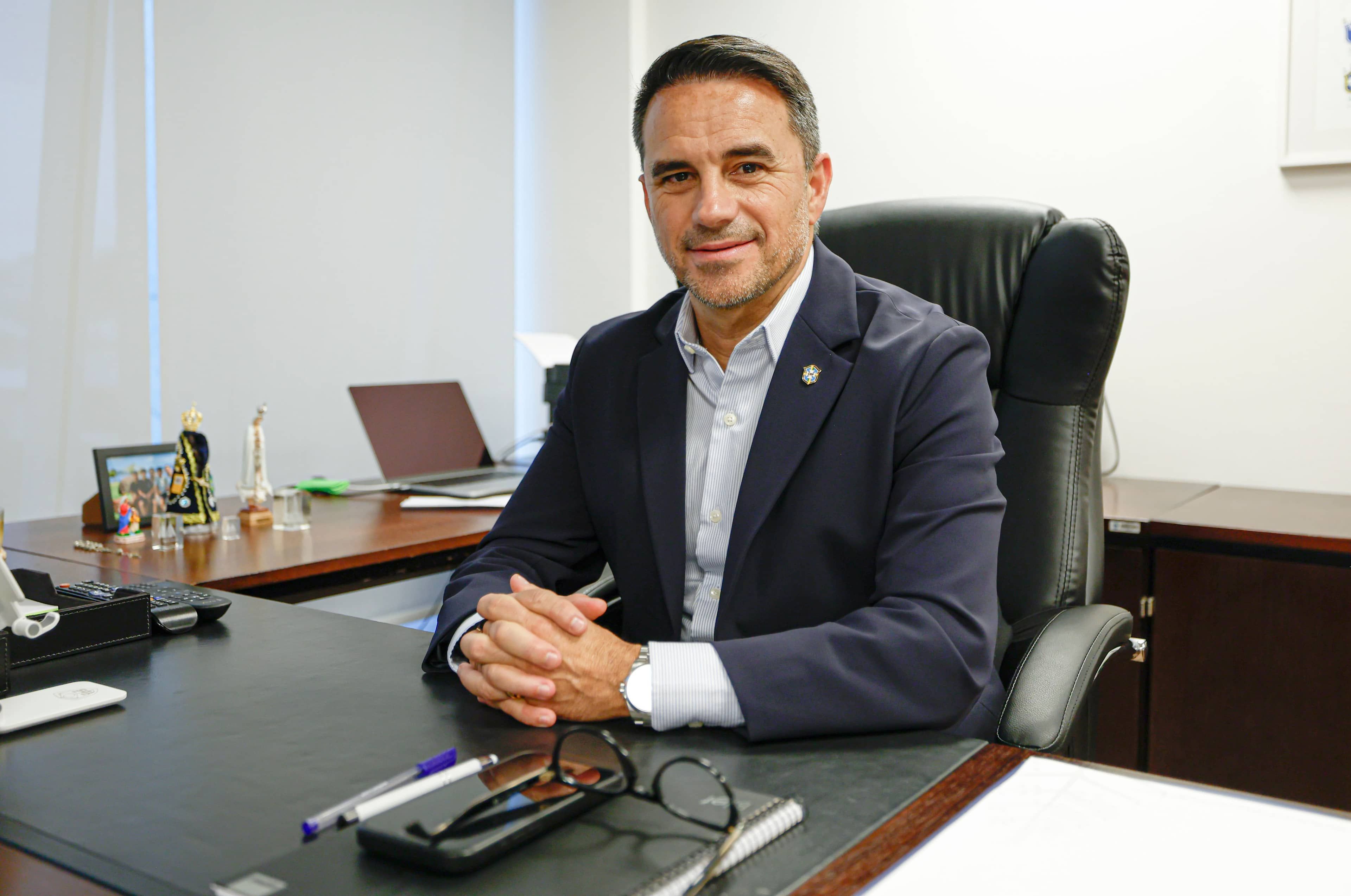 Diretor afirma que CBF pensa em reavaliar limite de estrangeiros