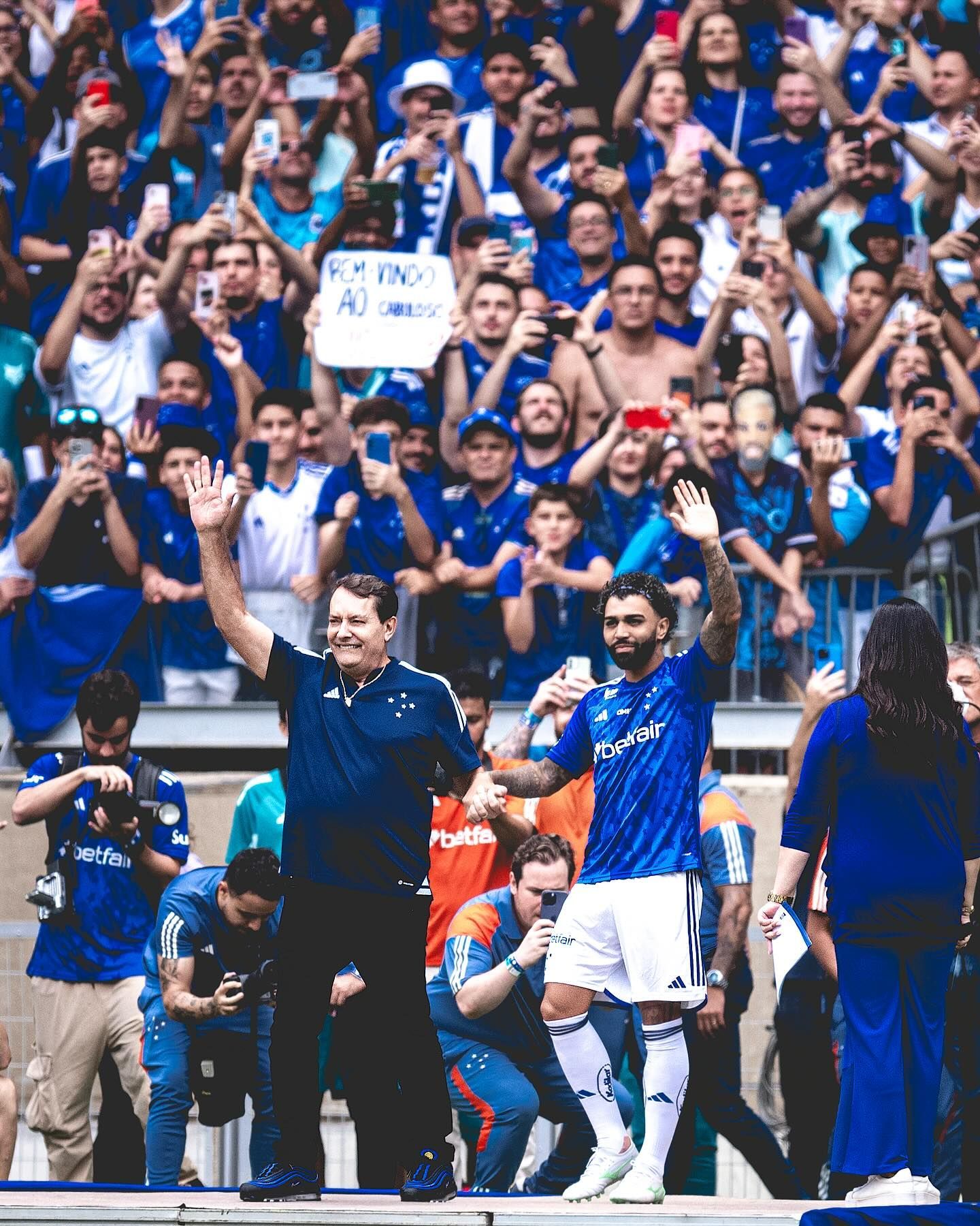 Gabigol admite saída do Santos e projeta retorno ao Cruzeiro em 2027