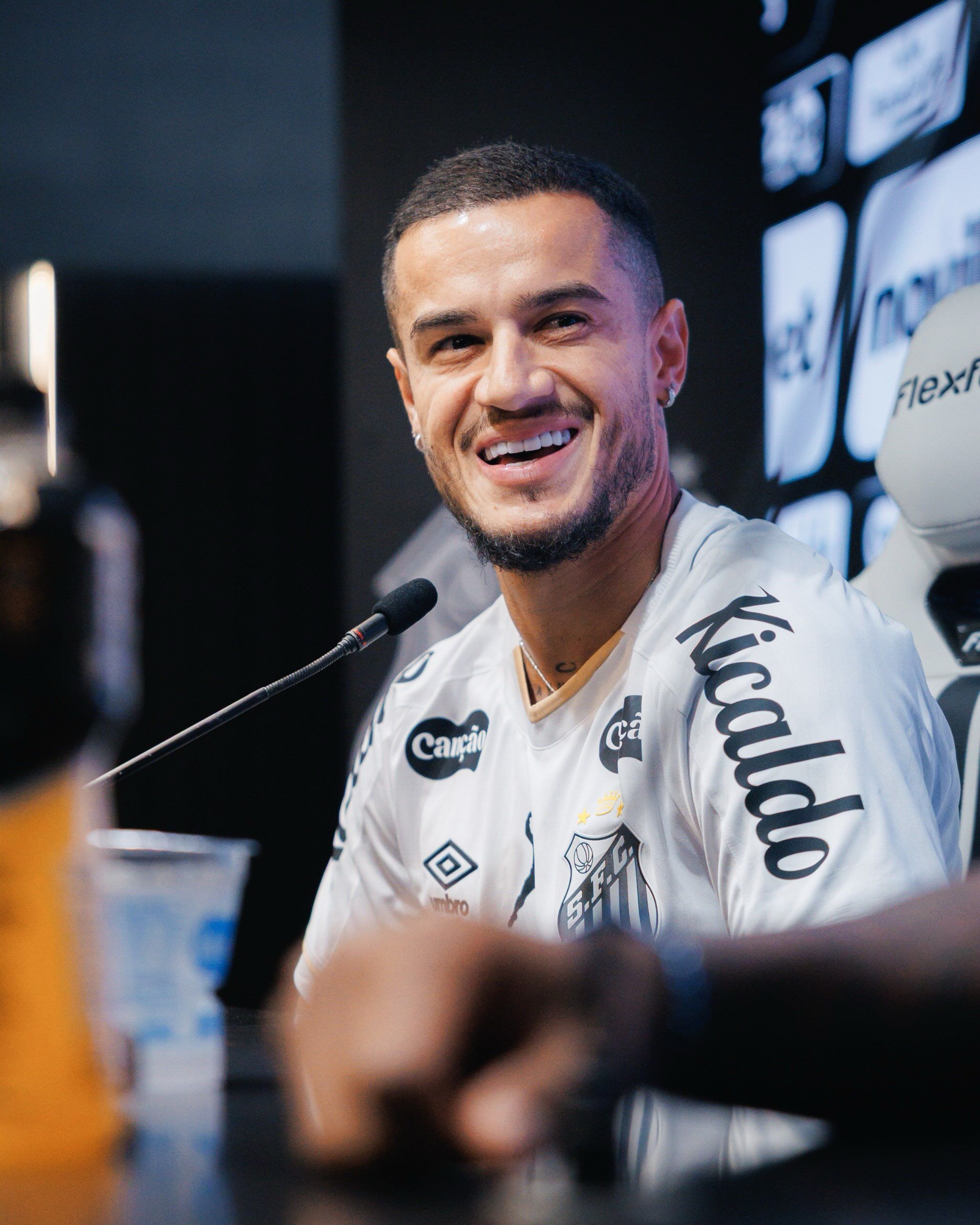 Santos anuncia contratação de Philippe Coutinho