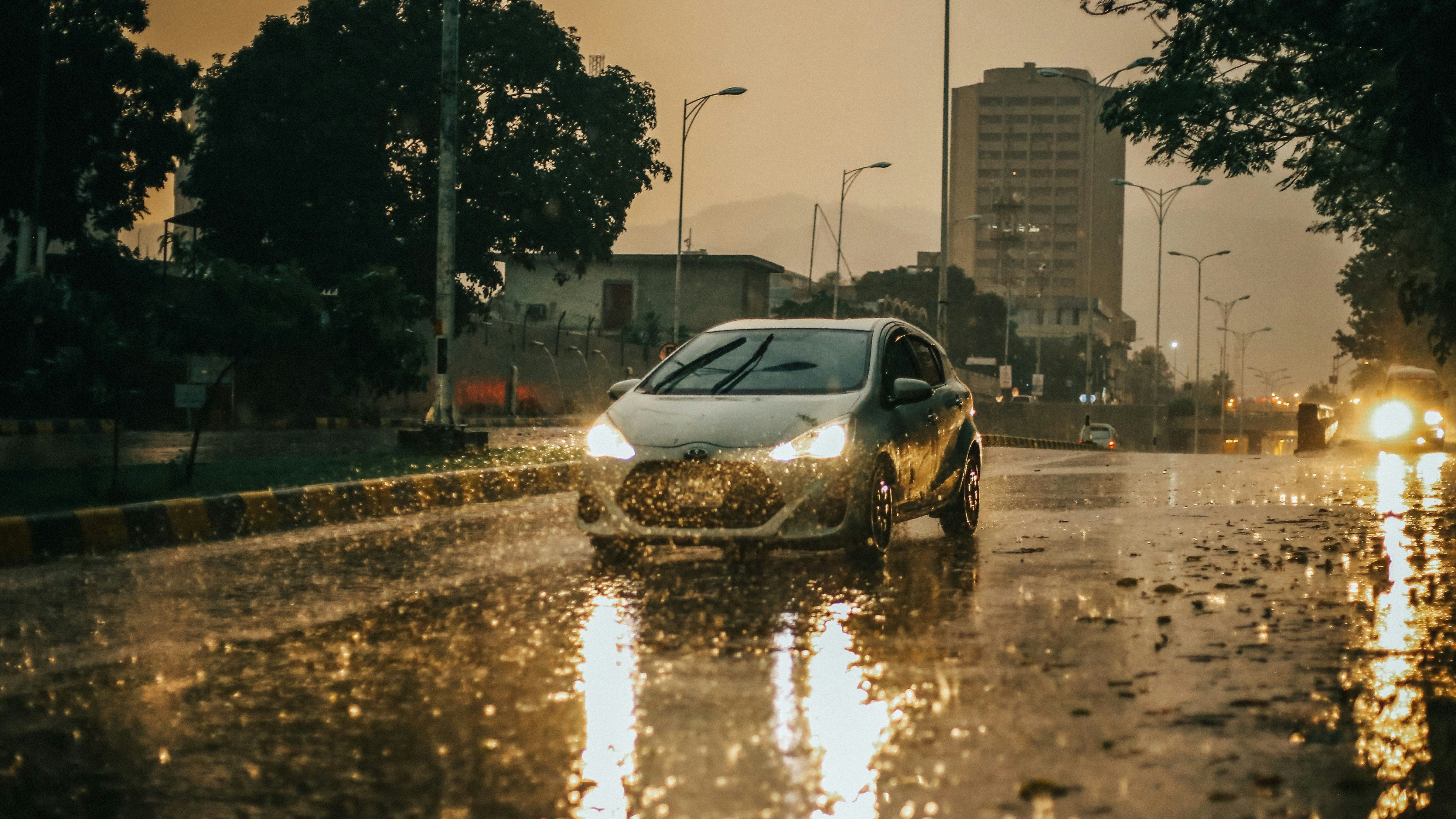 Chuva e mudança de clima: confira 6 itens para revisar no seu carro