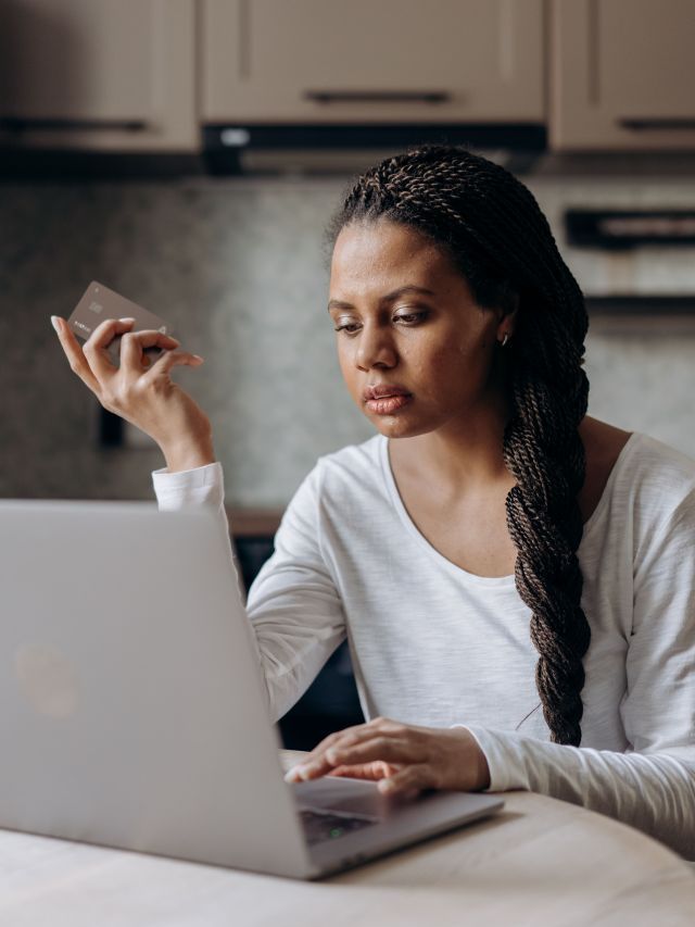 Cansaço digital: como o excesso de estímulos muda as compras online