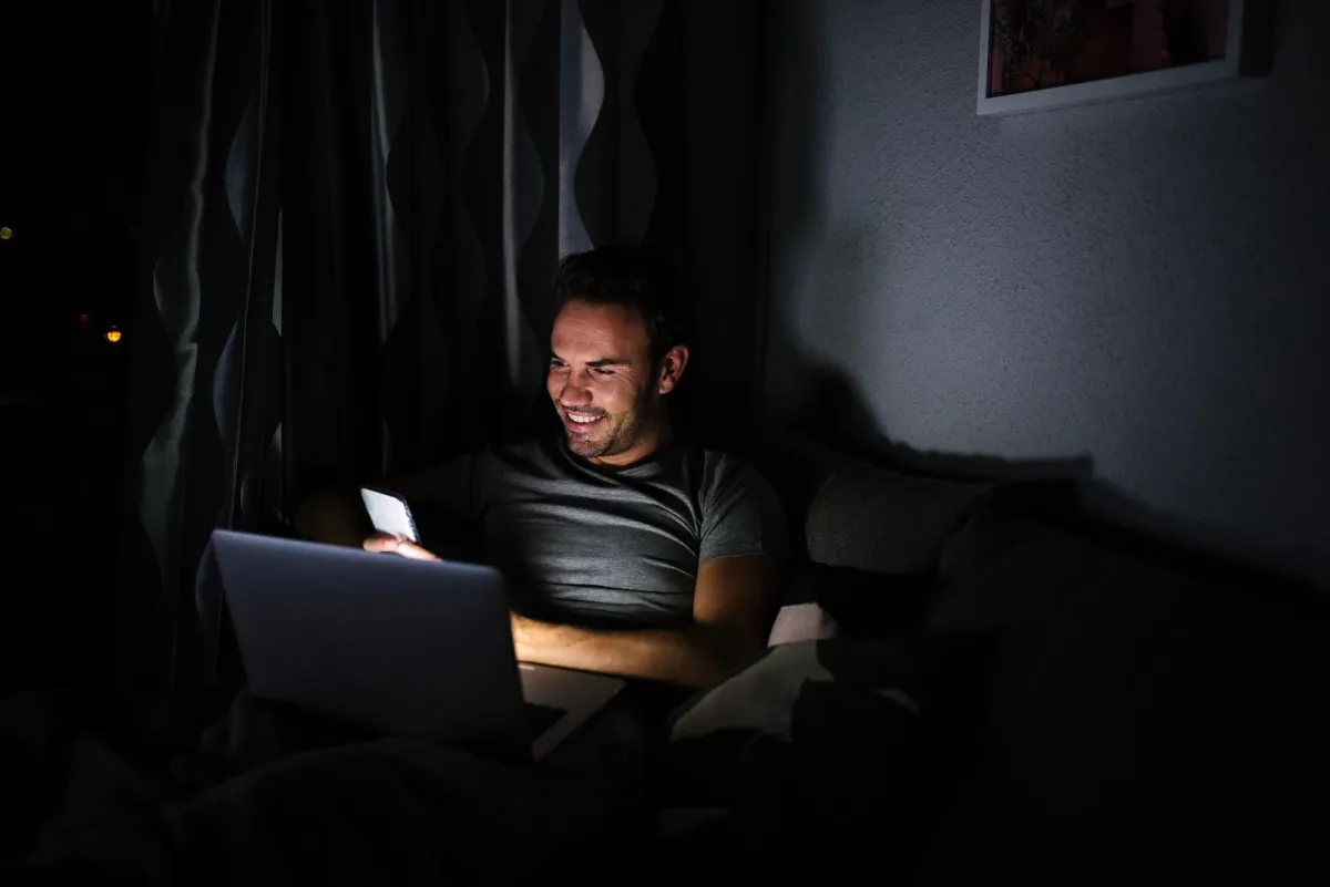 Revenge bedtime procrastination: por que você adia o sono — e paga por isso