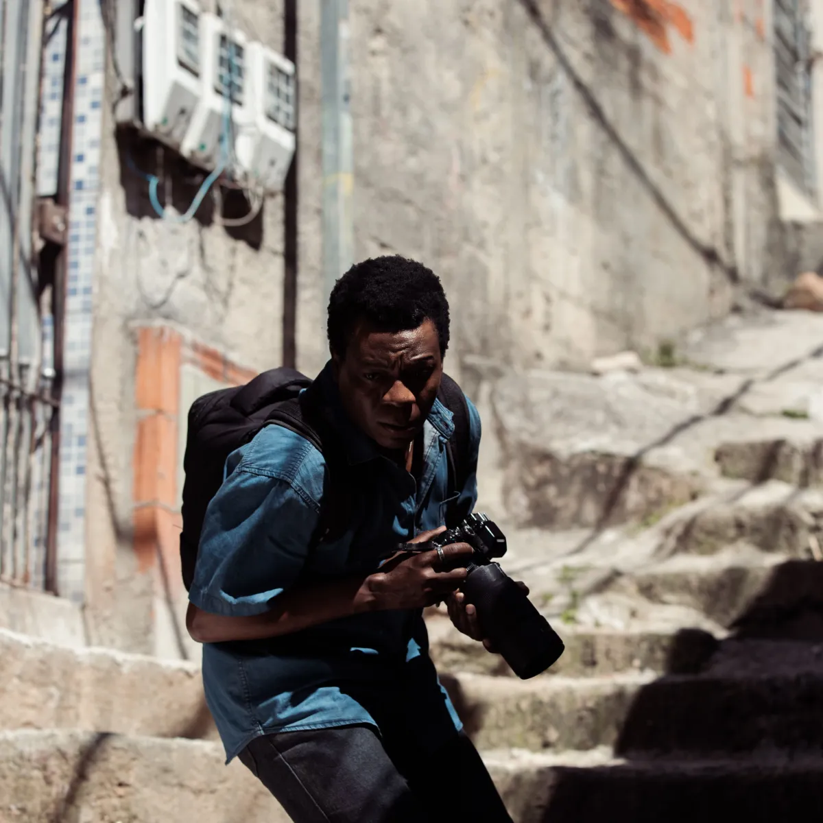 Diretor de “Resident Evil” e “A Hora do Mal” exalta “Cidade de Deus”