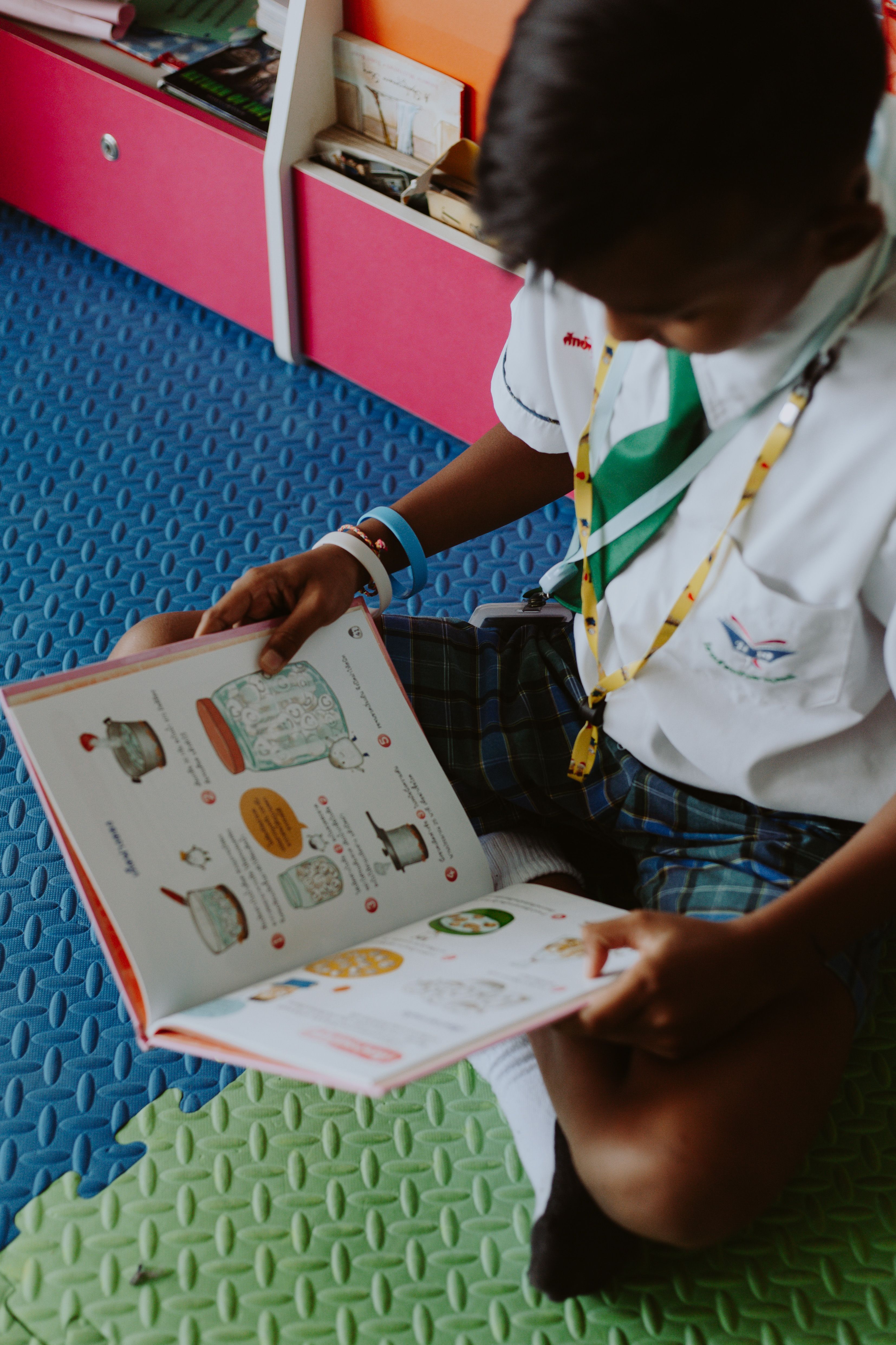 Por que os alunos deixam de ler — e como a escola pode formar leitores