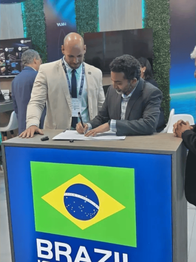 Brasil e Índia assinam acordo para desenvolver foguete