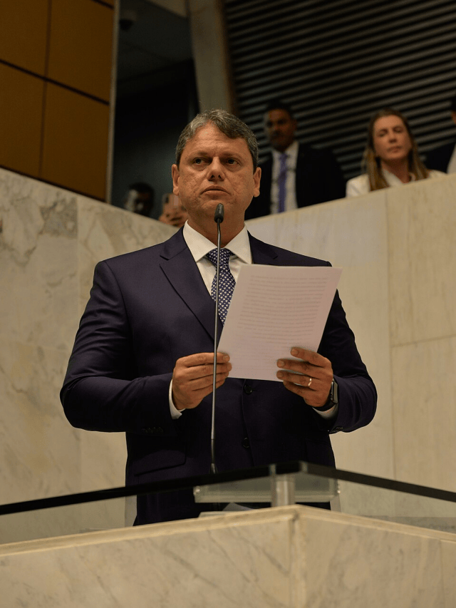 Tarcísio defende rever conduta da PM após mortes provocadas por agentes