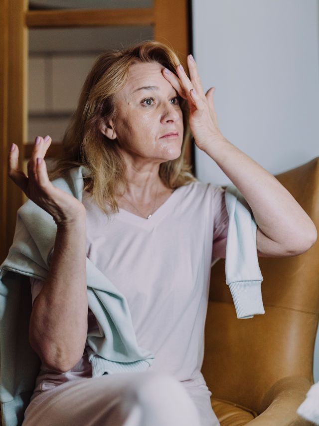 Mudanças e sintomas da menopausa começam muito antes da última menstruação